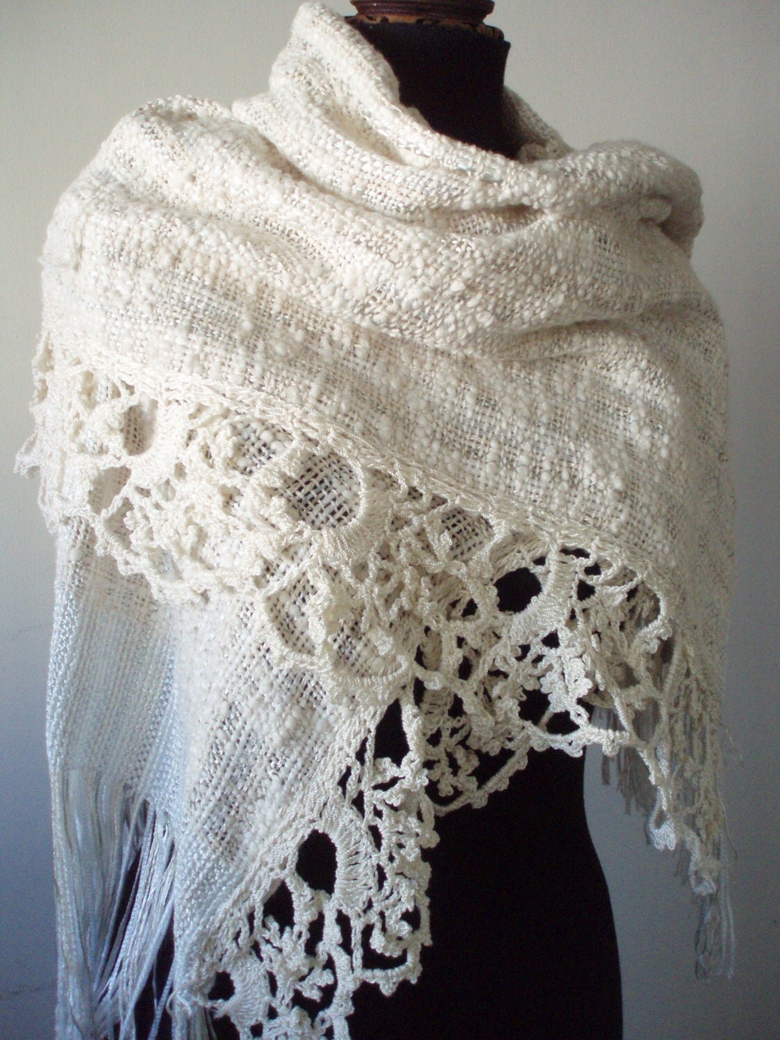 Creamy white SHAWL point lace for winter