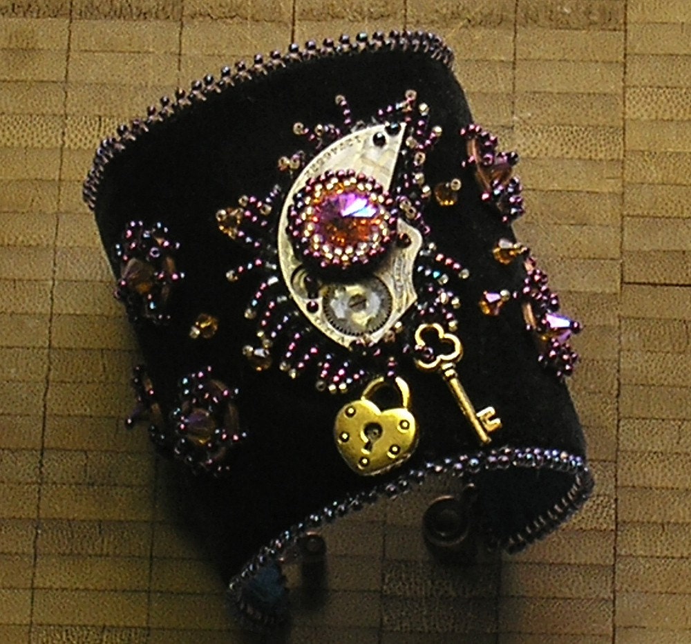 Beading Pattern Black Velvet Steampunk Beaded Bracelet TUTORIAL - Hannah Rosner