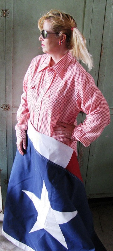 Vintage Texana Western Cowboy Shirt, wear as Texas Cowgirl Rodeo Babe blouse Denver Westerns Extra Long Tail, Permanent Press, Red & White Checkered, Country Western, Hoedown Square Dance Shirt Size Large, Pearl Snap Buttons, Yee Haw, Texas Original