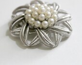 Vintage 1960s PEARL Flower Brooch by Trifari