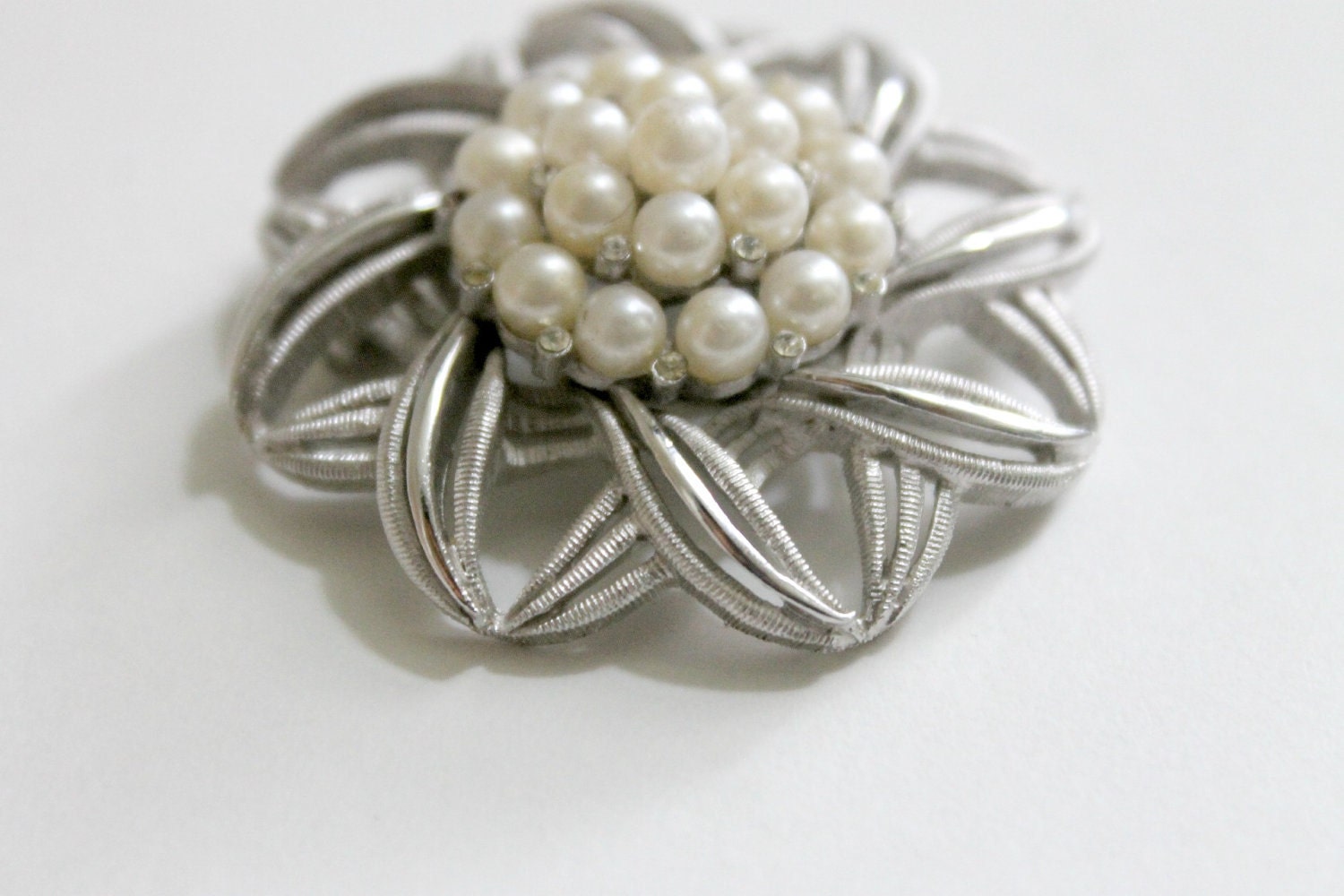 Vintage 1960s PEARL Flower Brooch by Trifari
