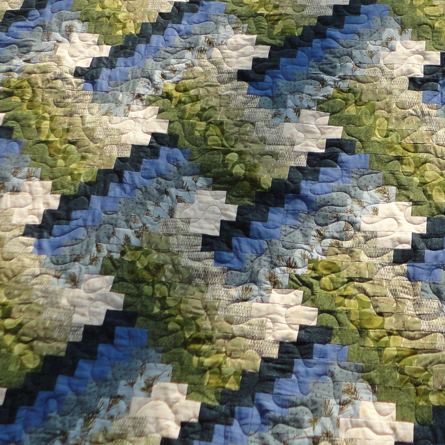 PRICE REDUCED cyber monday King size blue and green weaver fever with matching dust ruffle