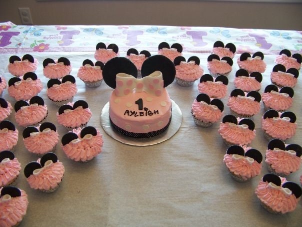 Minnie Mouse Inspired Fondant Cupcake Toppers