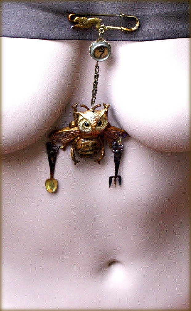 Owl & Typewriter Key Jewelry - Gourmet Brooch - Antique Typewriter Key - Killer  Bee Owl