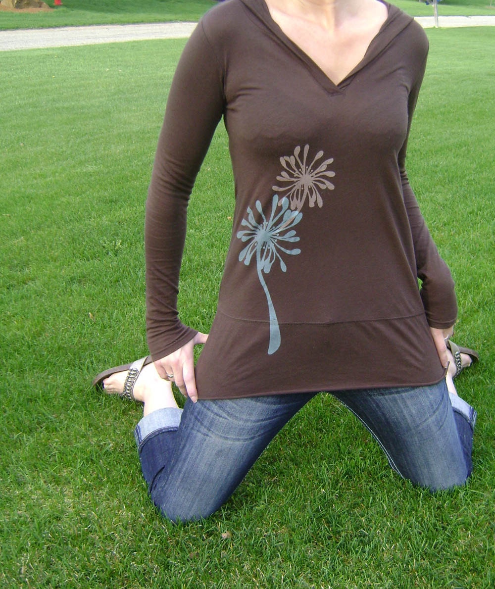 S, M, L, XL, XXL - Flirty Flowers Hoodie in Chocolate