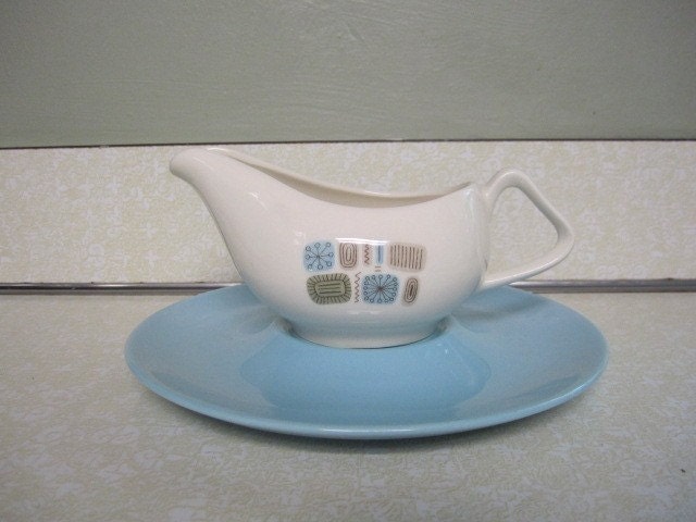 Vintage Canonsburg Pottery Temporama Underplate Blue Aqua gravy boat.