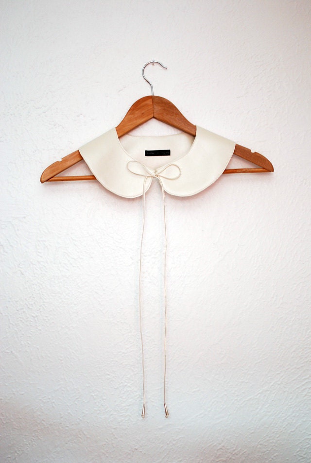 Jolie Môme Pearl Faux Leather Peter Pan Bow Tie Collar