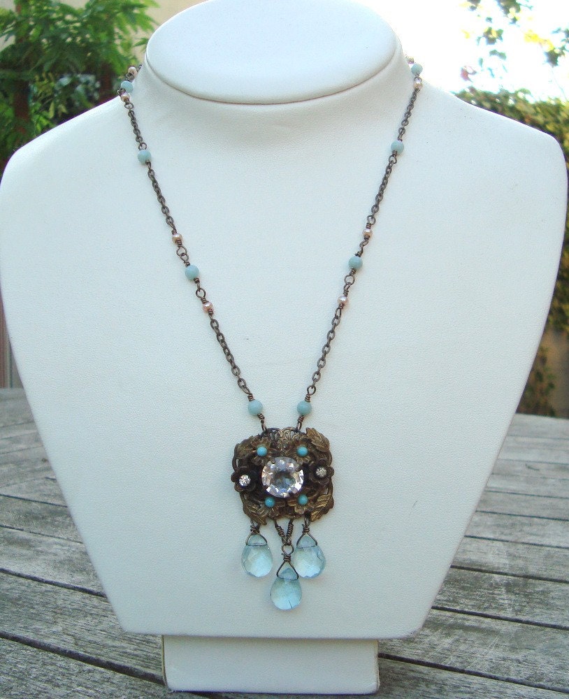 Droplet necklace