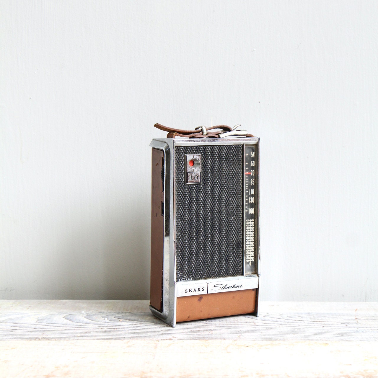ON SALE Vintage Silvertone Transistor Radio