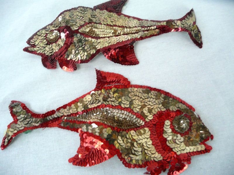 SPARKLY FISH - vintage SEQUINED applique - 2 pieces - gold and red