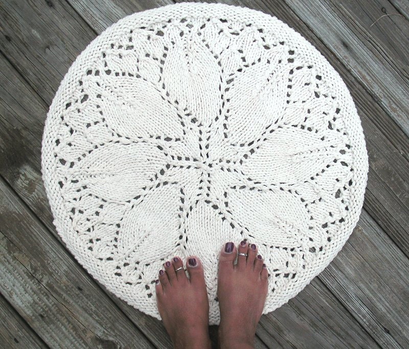 Ecru Off White Cotton Knit Rug in 22" Circle Leaf Pattern Non Skid