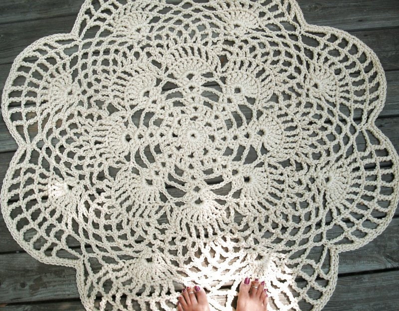 Off White Flesh Patio Porch Cord Crochet Rug in 45" Pineapple Flower Pattern