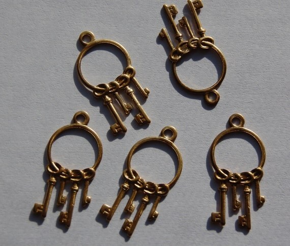 Sweet Brass Jailer Key Ring with Keys Charms by yummytreasures