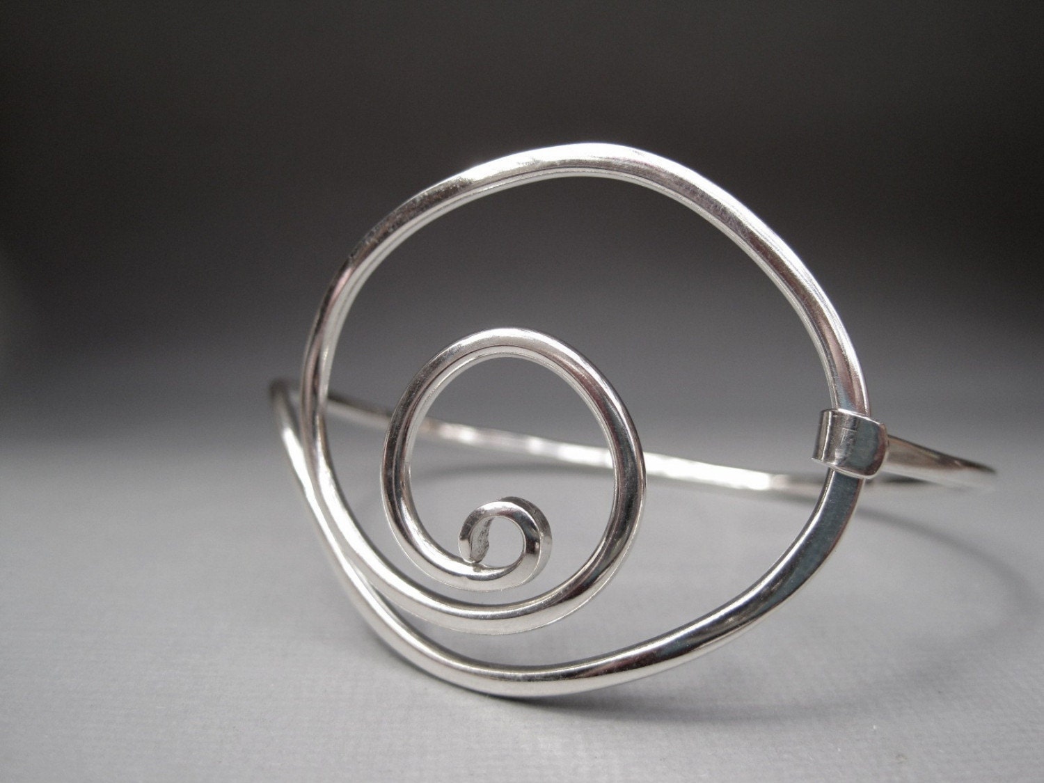 Large Curl Tension Bracelet