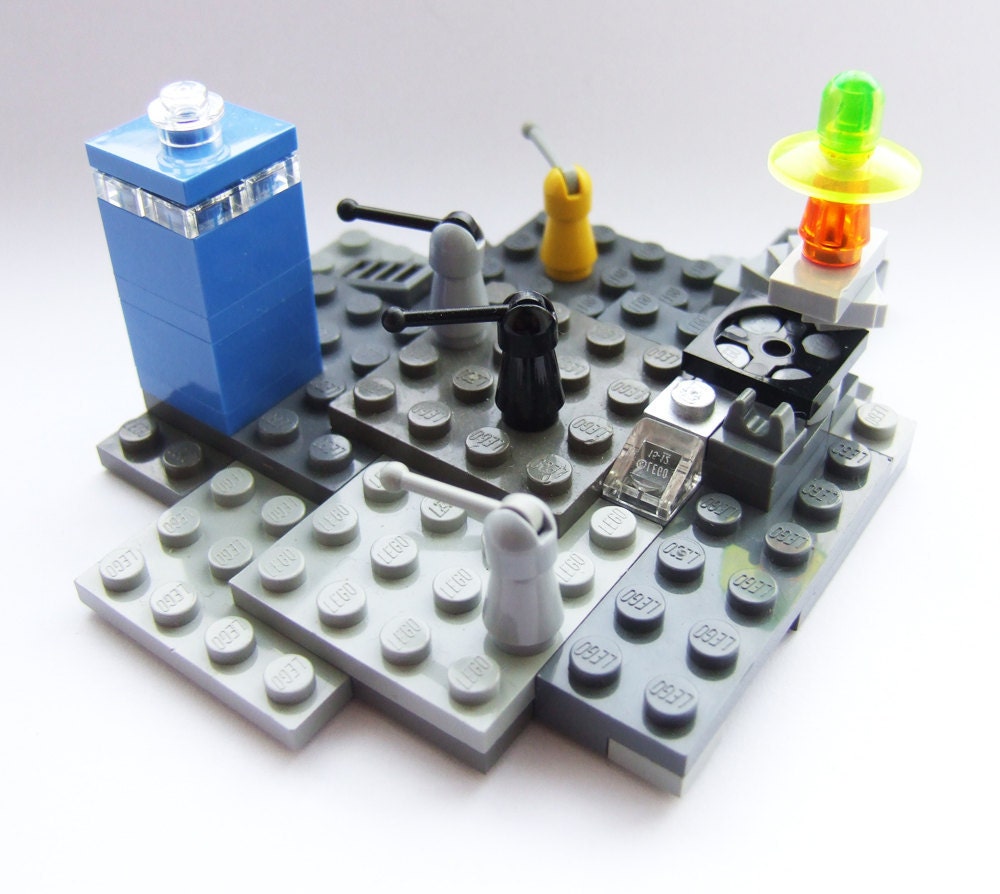 Doctor Who, LEGO, tiny diorama with Daleks and Tardis