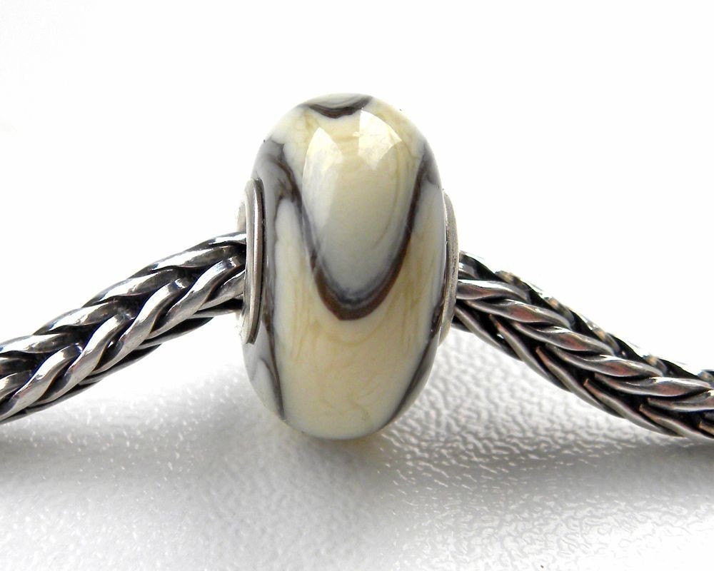 Ivory Grey Armadillo - Bracelet bead with sterling silver core