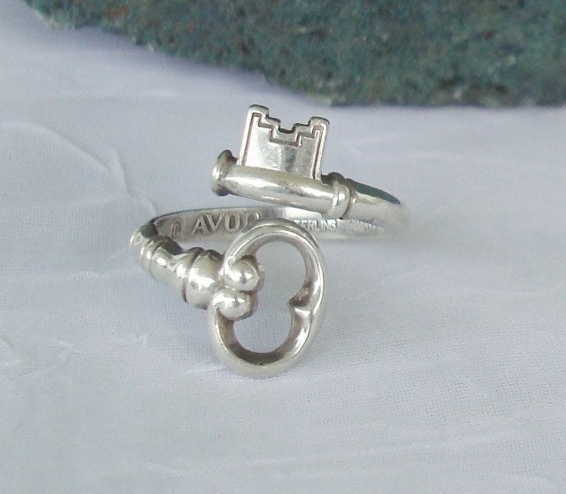 SALE Vintage Sterling Silver Skeleton Key Bypass Spoon Ring dmfsparkles
