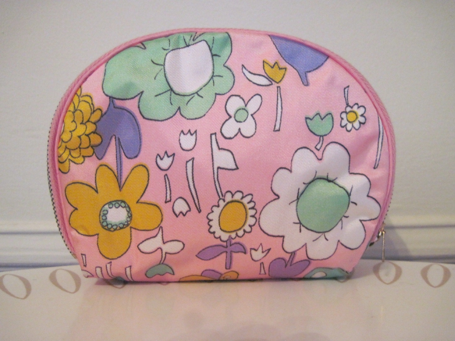 Sweet vintage Pink Floral Cosmetic,Toiletry Bag from the 1960s - mod, flower power psychedelic wildflowers