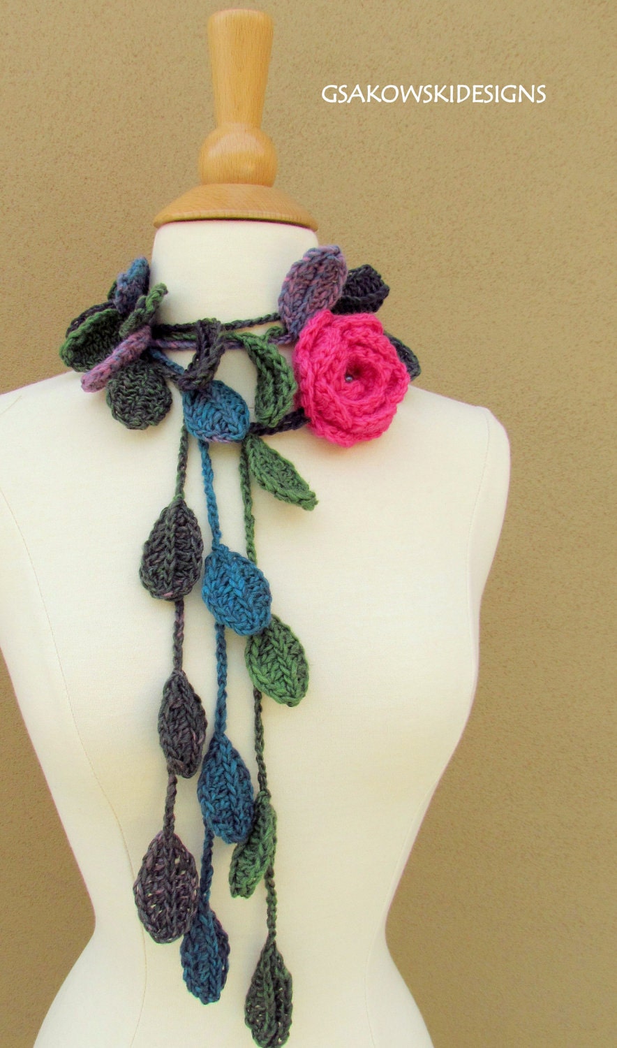 Queen Elizabeth Rose Lariat-Scarflette-Rose