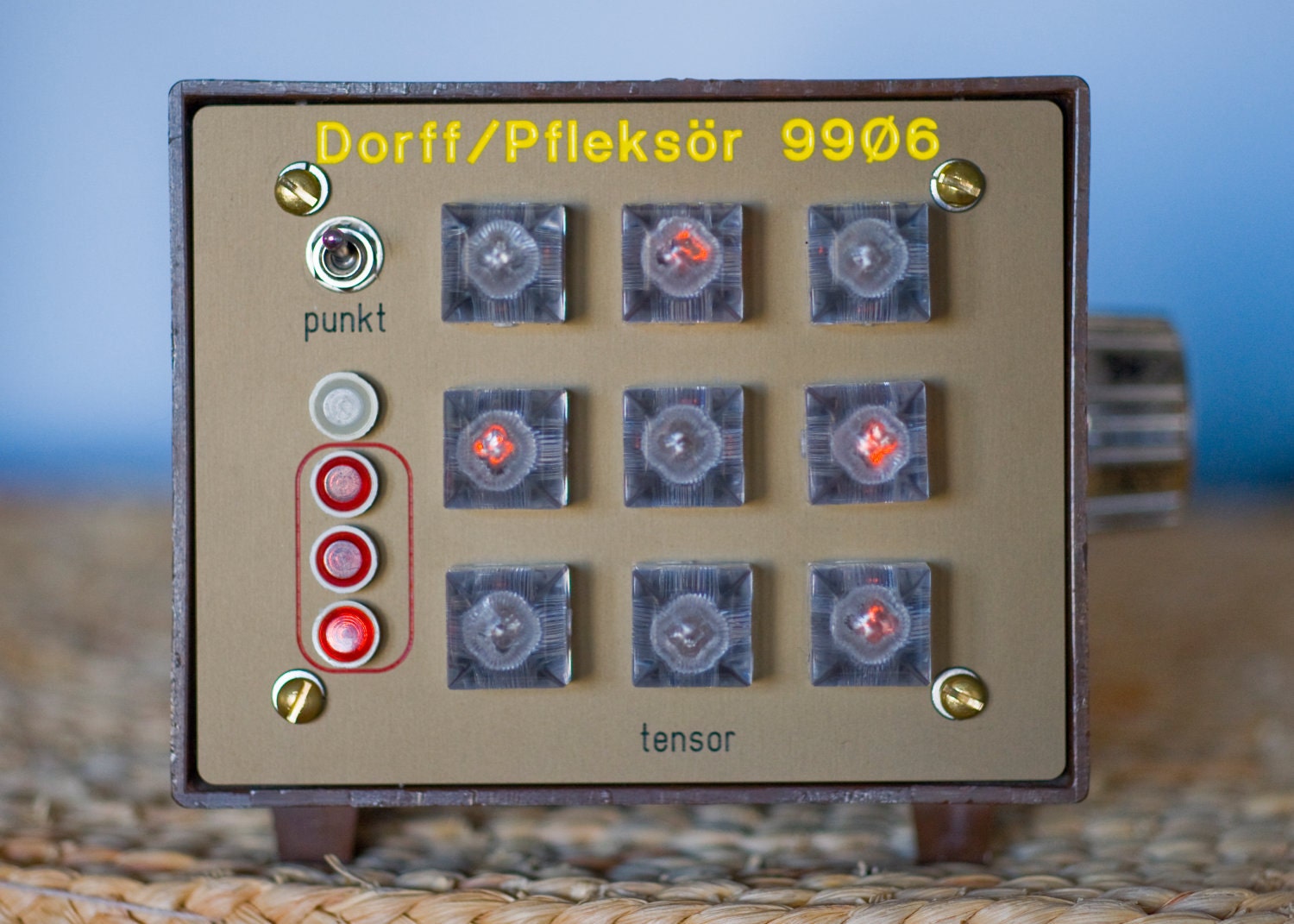 DORFF/PFLEKSÖR preunification bedside neon relaxation oscillator