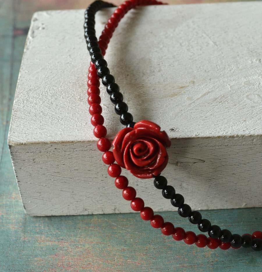 Inspired by Frida Kahlo necklace in red coral and black onyx stone