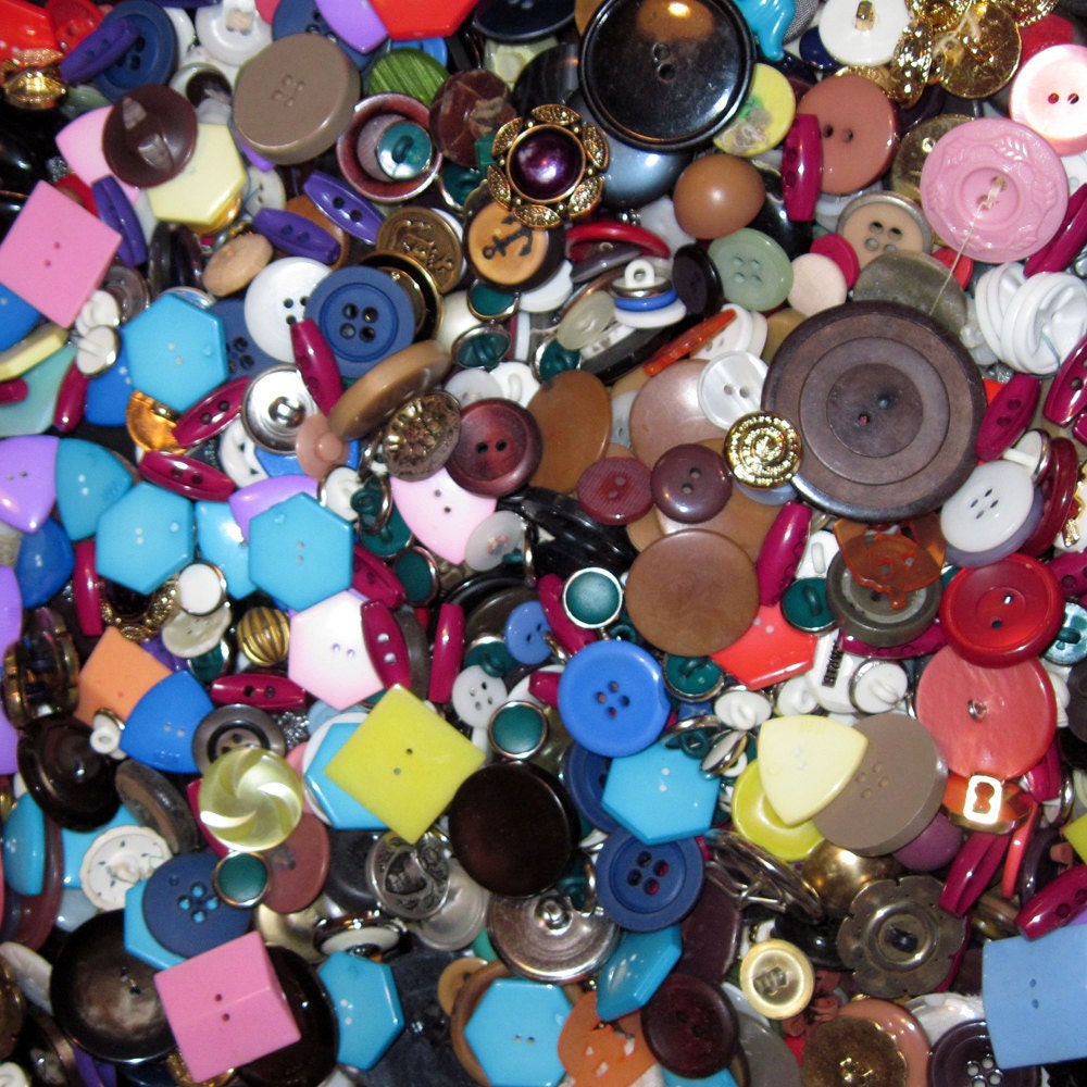 Mixed lot of Vintage and New Buttons 200 pcs