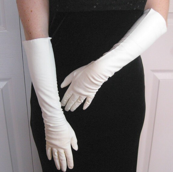 VINTAGE LONG WHITE KID LEATHER GLOVES 1960s by vintagous on Etsy