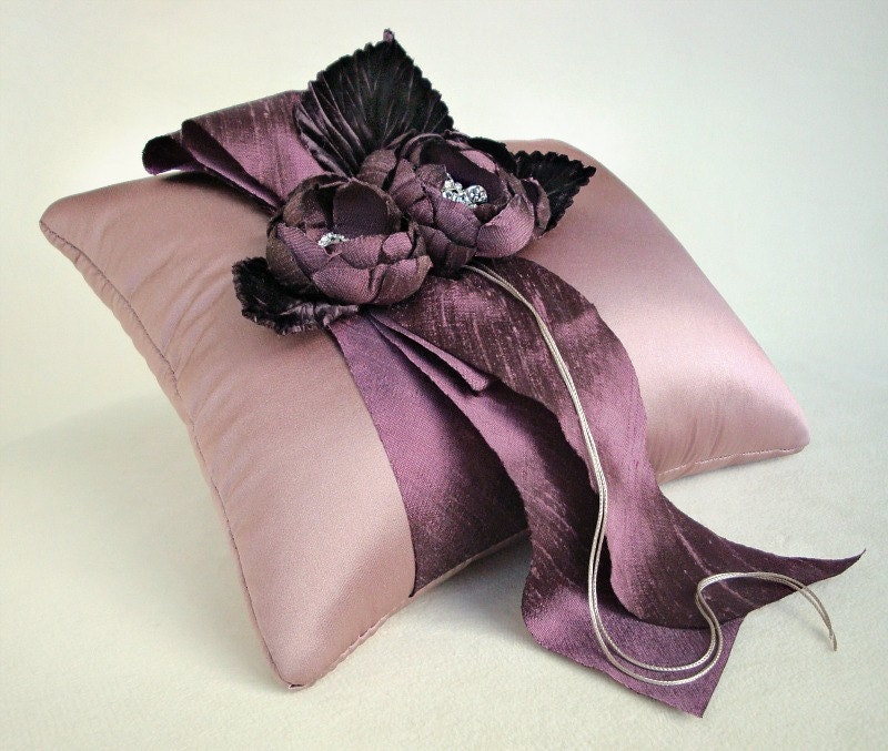 Tailored Garden Ring Pillow in Plums