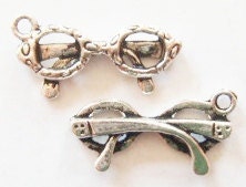 6 Sunglass Charms (3D) 21x10 mm