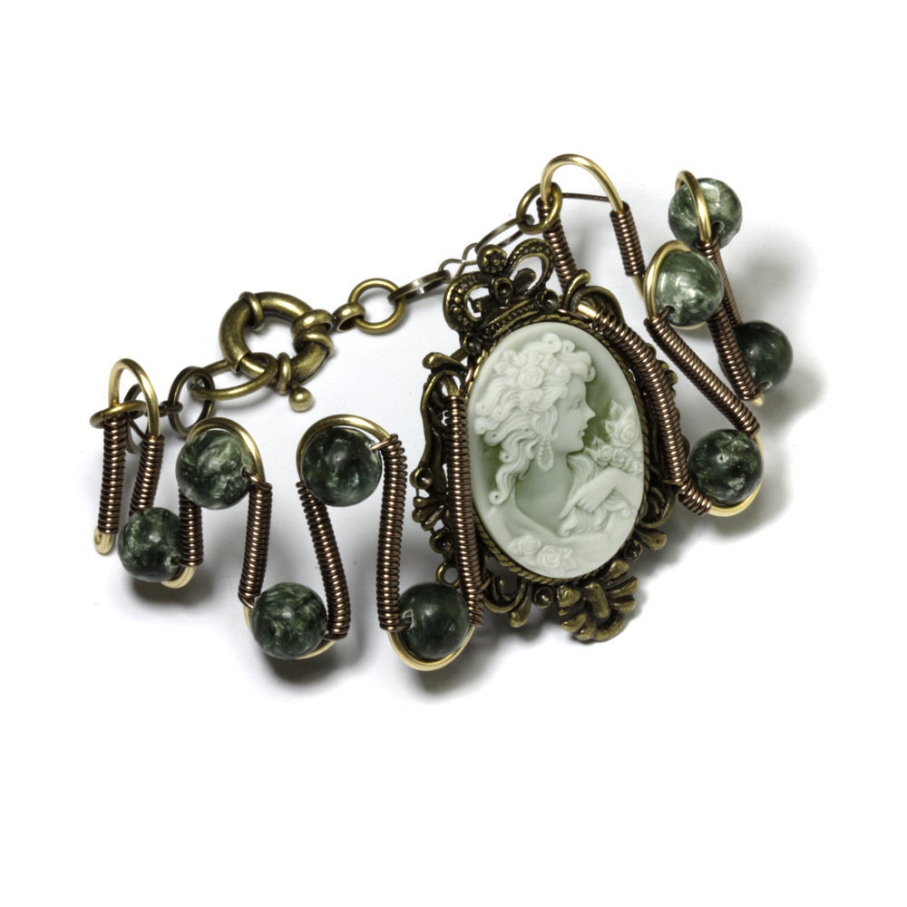 Steampunk Jewelry - Bracelet - Cameo and Seraphinite