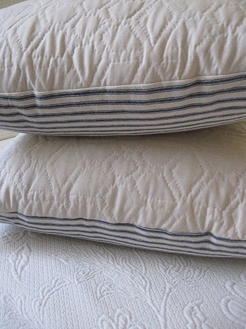 pillow cover - 20x20 - vintage hand quilted.....FREE shipping to USA address