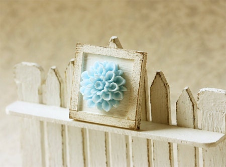 Dollhouse Accessories -Shabby and Chic Framed Flower Applique Decoration