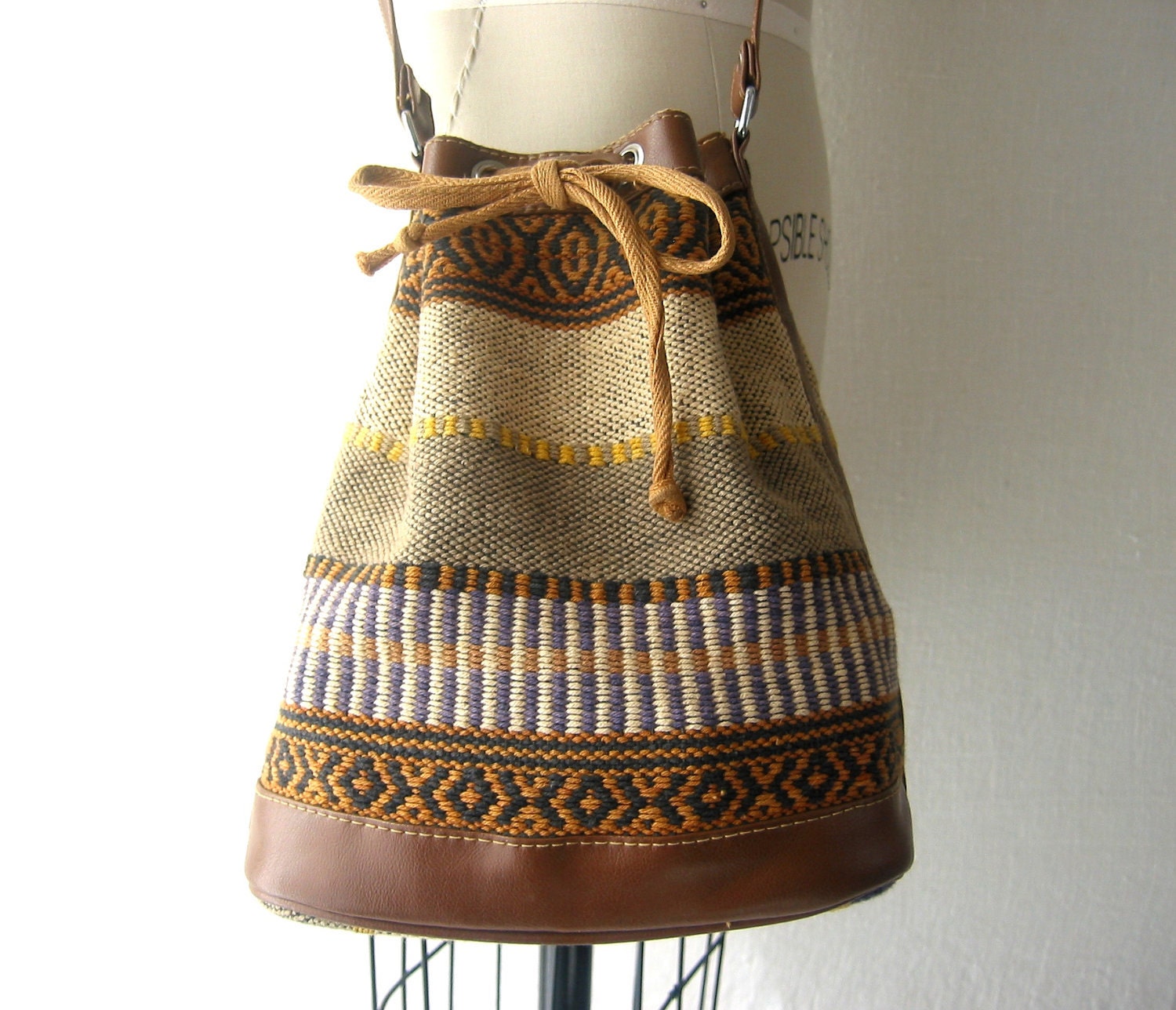vintage bucket bag / tribal kilim ethnic / cross body