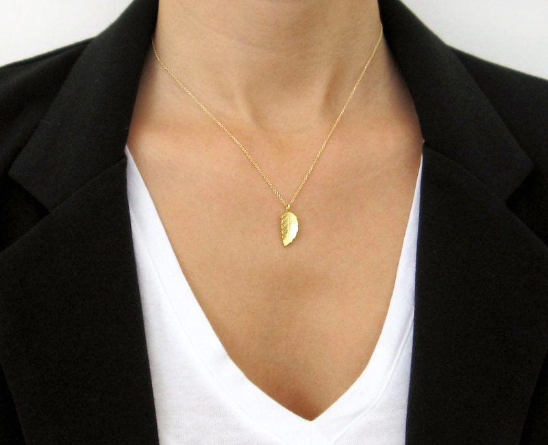 Gold Leaf Necklace / Small Delicate Necklace / 14k Gold Filled Chain / Simple Gold Necklace / Everyday Necklace Gold