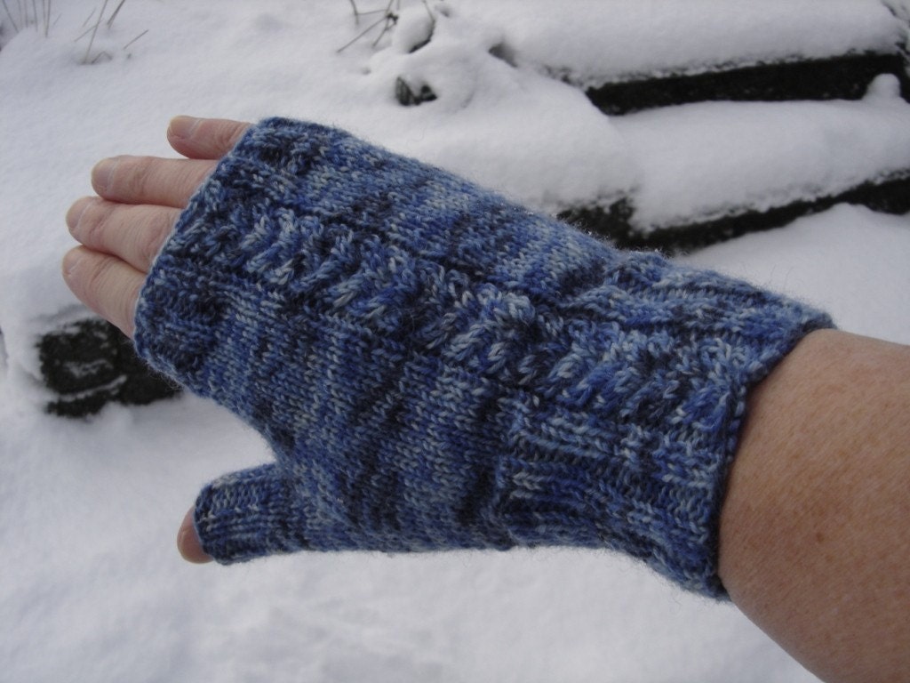 fingerless gloves - ocean waves-