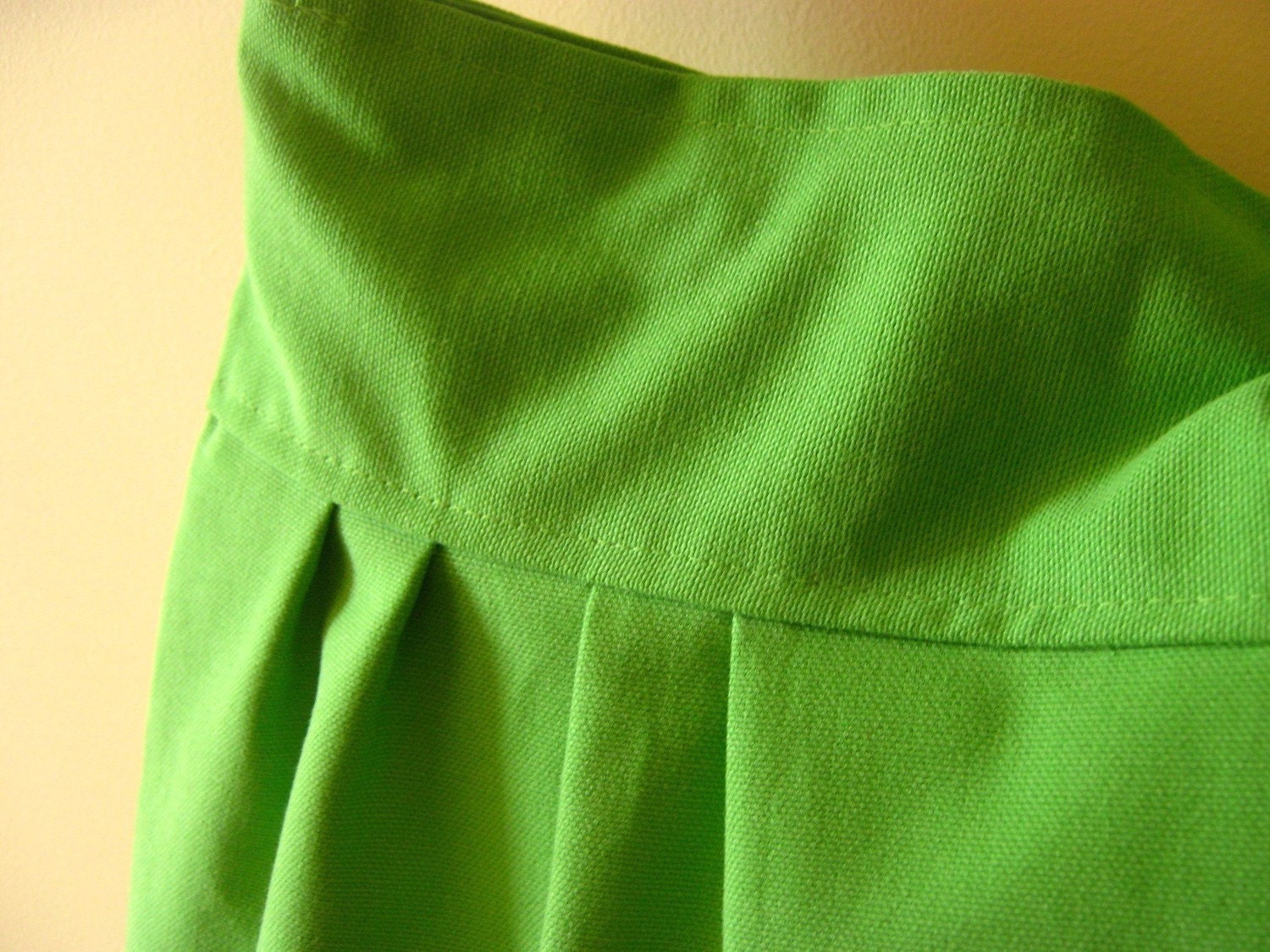 Pretty in Apple Green --everyday purse with ZIPPERED closure--