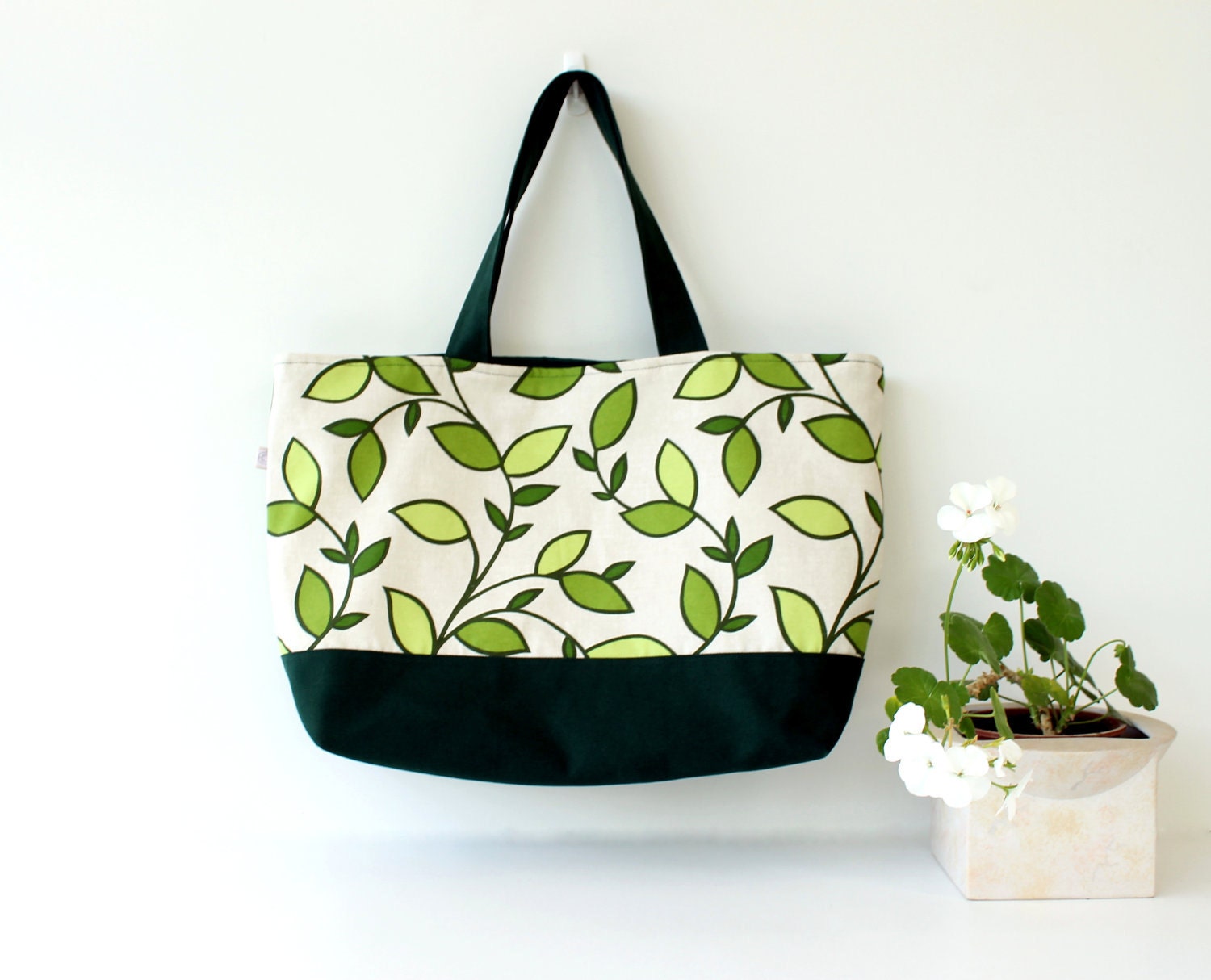 Beach Bag in Green Leaves Print - EXTRA LARGE - Sailor Diaper Bag / Summer Fashion / Sea / Texture / Trends / Gifts for her / Shoulder / Big