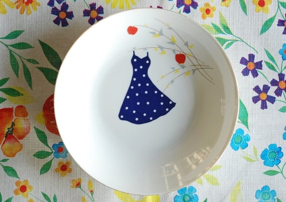 Polkadot dress in the apple tree plate