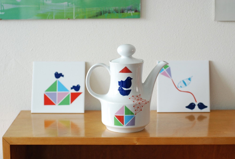Large birds and triangles teapot