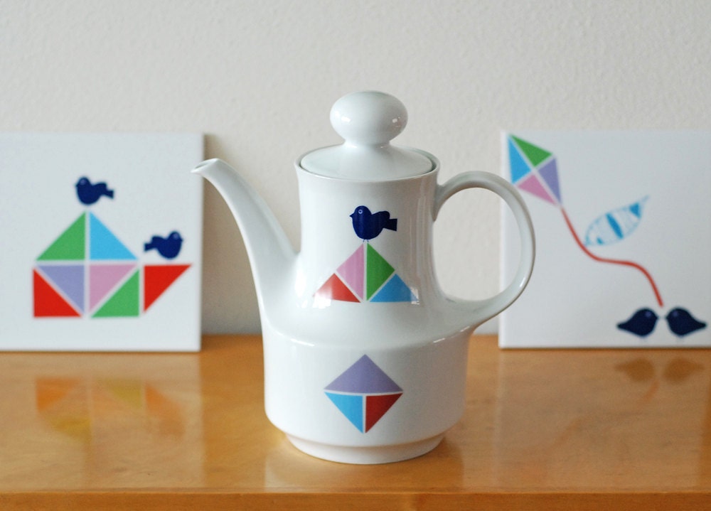 Large birds and triangles teapot