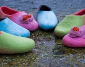 Women house shoes - handmade felted wool slippers