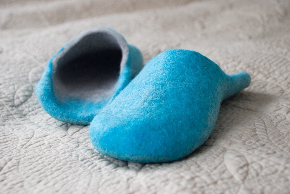 Women house shoes - felted wool slippers