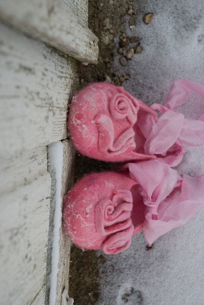 Women house shoes - Women felted wool slippers SUSAN'S PINK DREAM