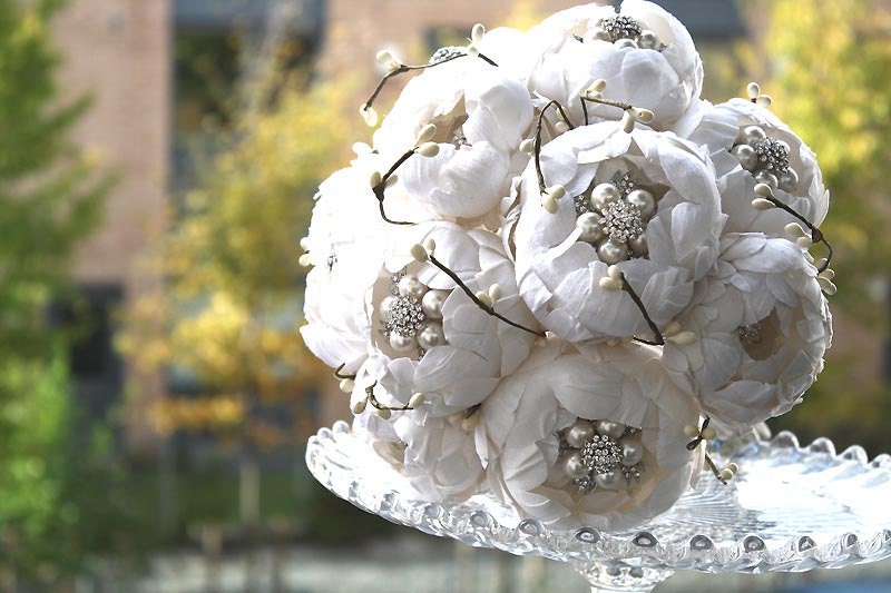MC GRETCHEN - Whimsical Delights Collection - Brooch bouquet with couture flowers and matching accessories