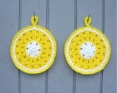 Round Yellow and White Hot Pads