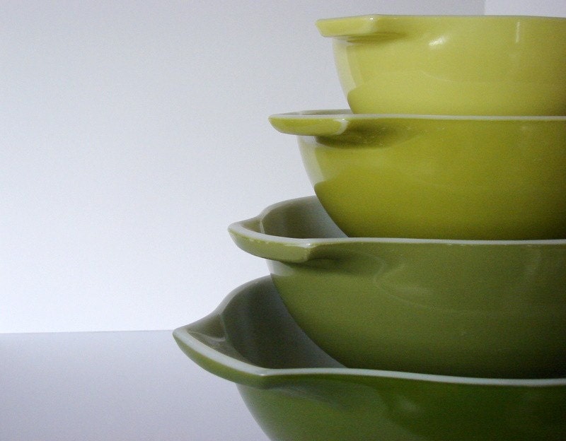 Vintage Pyrex Verde Cinderella Bowl Set