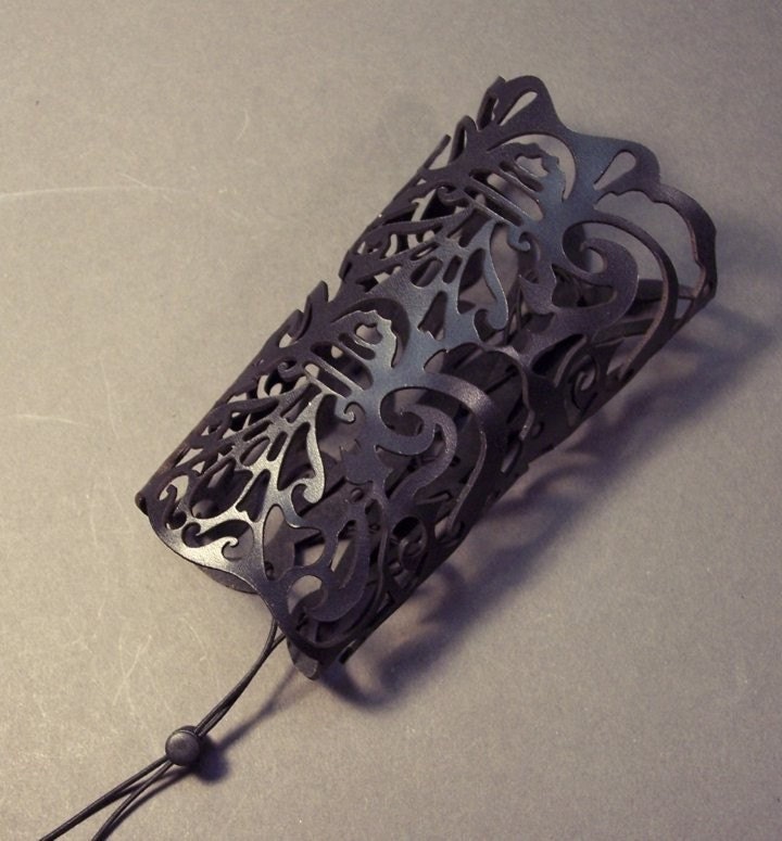 Cuff "Victorian" in black leather 6-1/2" wrist