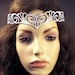 Head wreath in white leather "Nouveau Deco"