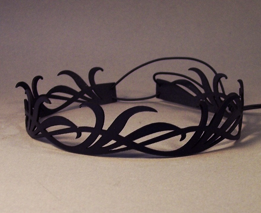 Long Leaves Leather Crown in Black