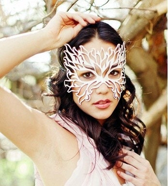 Flame leather mask in white